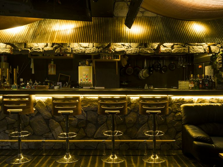 マイペースで楽しめるカウンターは、お1人さまだけの特等席