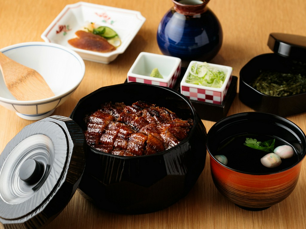 愛知県産のたまり醤油をメインにした「特製タレ」が自慢