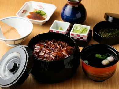 愛知県産のたまり醤油をメインにした「特製タレ」が自慢