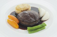 Bistro Lunch　6品　
・フレッシュサラダ　・本日のスープ
・フィレステーキ　・焼きたてパン5個 or ライス
・デザート　・食後のお飲み物

単品：3600円（パンまたはライス付）