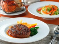 Bistro Lunch　6品　
・フレッシュサラダ　・本日のスープ
・ハンバーグ　・焼きたてパン5個 or ライス
・デザート　・食後のお飲み物

単品：2700円（パンまたはライス付）
