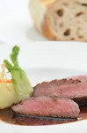 Bistro Lunch　6品　
・フレッシュサラダ　・本日のスープ
・お肉料理　・焼きたてパン5個 or ライス
・デザート　・食後のお飲み物

単品：2600円（パンまたはライス付）