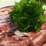 希少部位のマグロの脳天トロ肉を贅沢に使用した、マスター特製の葱鮪鍋が付いているおまかせコースです！
