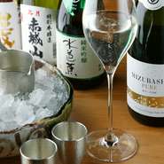 オーナーは群馬・永井酒造の代表。群馬の食材に合う日本酒を取り揃え、世界初の瓶内二次発酵による貴重な発泡性清酒『MIZUBASHO PURE』もご用意。新感覚の和食×日本酒のペアリングを満喫できます。