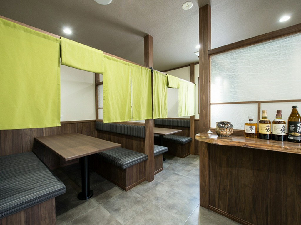 ゆったりとした佇まいのジャズが流れる店内