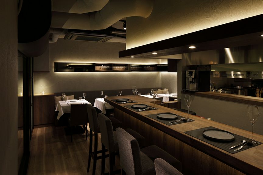 優雅にお一人様も楽しめるカウンター席