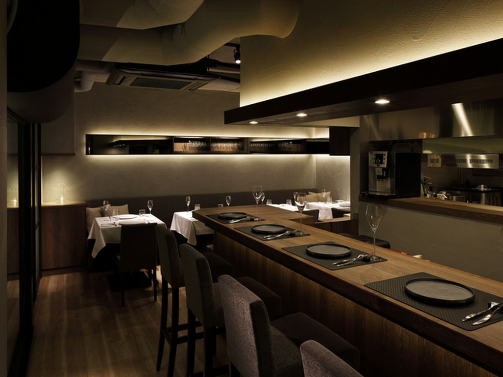 優雅にお一人様も楽しめるカウンター席