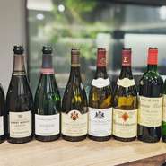 フランス産をはじめ、400種類にものぼる『ワイン』