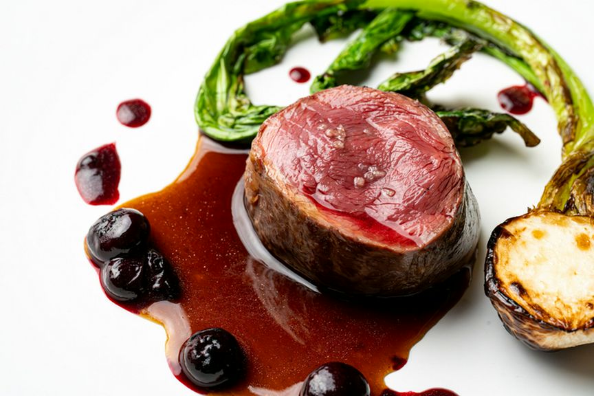 夏蝦夷鹿しんたま肉のロースト