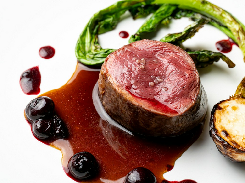 夏蝦夷鹿しんたま肉のロースト