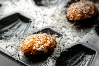 シャンパンのお供に『チーズ風味の塩サブレ』