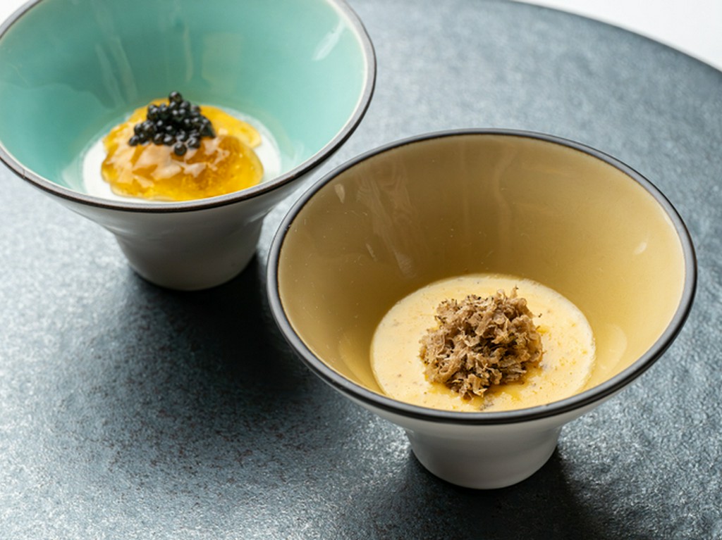 シェフの技を垣間見る『2種類のアミューズ・ブーシュ』