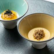 シェフの確かなフレンチの技術を小さな器に詰め込んだ定番のアミューズ。卵料理とムースをお楽しみください。