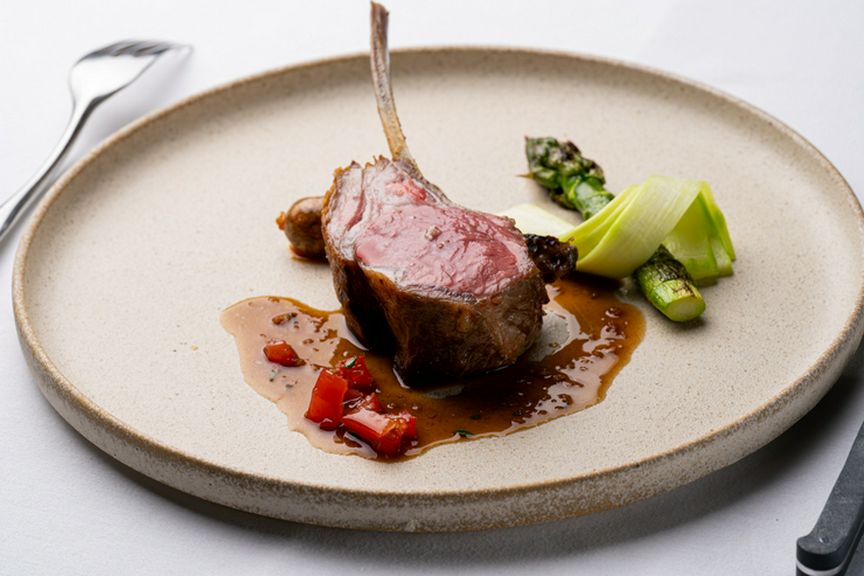 オーストラリア・子羊背肉のロースト　タイムとニンニクを利かせたジュ