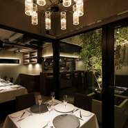 ※牛肉に変更希望の場合は要事前予約です。

※大人2名様以上で承ります。

※コース内容の変更は承れない場合がございます。
　詳細はレストランまでお問合せください。

