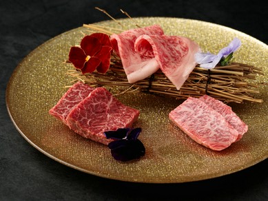 上質な肉の食べ比べができる贅沢な『厳選和牛五種盛り』
