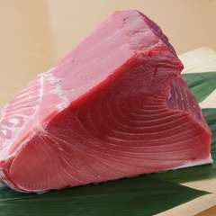 日本各地で獲れた「新鮮な旬の魚介」を厳選して仕入れ
