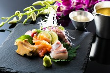 季節の逸品料理と本格江戸前寿司8貫のコース