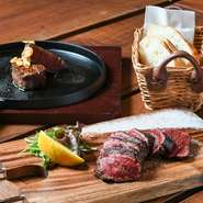 上質なステーキとお酒を味わいながら、大切な人と記念日デート