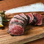 牛もも肉の厚切りステーキ