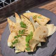 春の山菜を使用したメニュー
新筍焼き、山うどと旬魚のぬた和え、山菜の天ぷら、旬菜と鰻の肝バターソテー、里芋としめじの自家製コロッケ