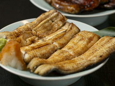 お一人様から会食まで平日もお昼からお飲みいただけます。