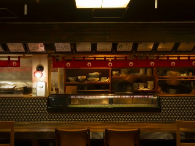 大人の街・麻布でのデートは、カウンター席で粋な一品料理を