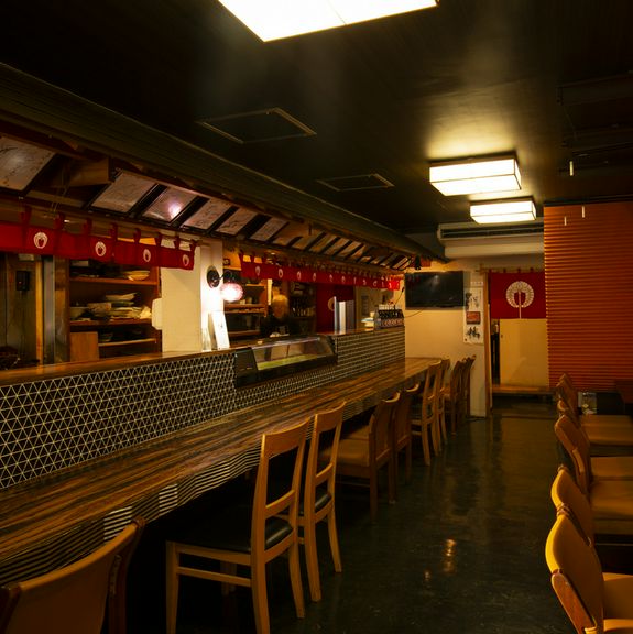 フラリと来店し、食事とお酒をひとり嗜む