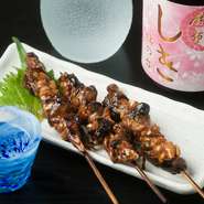 お酒のあてに　最高の一品です。

Kimoyaki grilled liver 1 skewer
An ideal accompaniment to an alcoholic beverage.

?鳗鱼肝　1串
最?合做下酒菜。