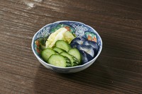 浅漬けの盛合せです

Oshinko Mori
Assorted pickles.

日式?菜?盘
各种日式轻?咸菜?盘。