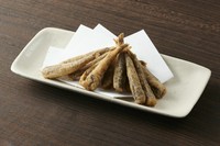 フワフワの身のメヒカリを揚げました

Mehikari no Karaage 
Deep-fried fluffy Mexicali fish.

炸青眼鱼
青眼鱼肉质肥美柔软，酥松喷香。