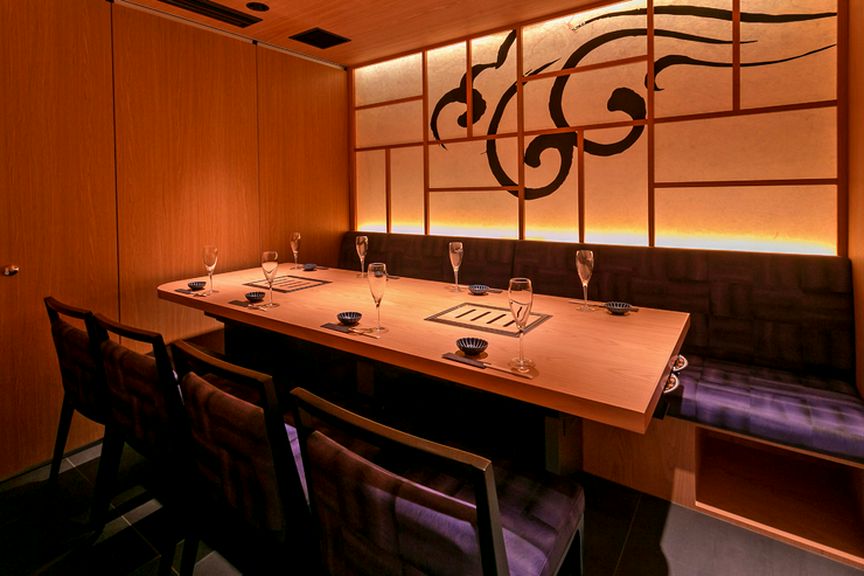 和モダン空間やガラス張りなど、大小の個室・半個室が10室以上