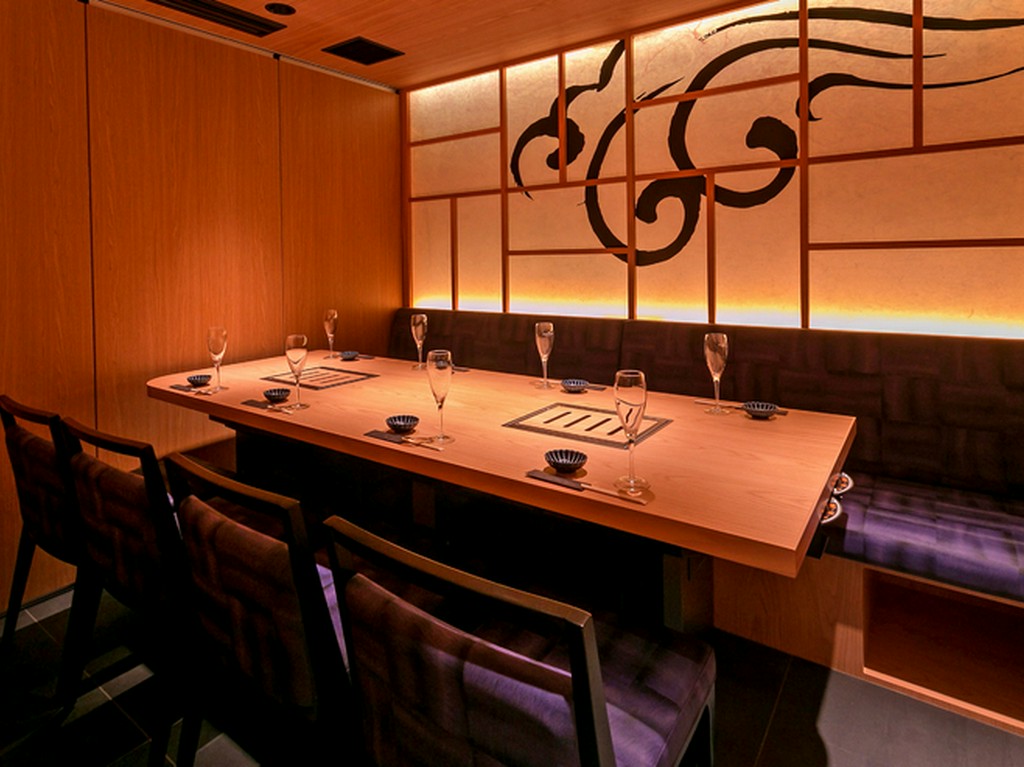 和モダン空間やガラス張りなど、大小の個室・半個室が10室以上