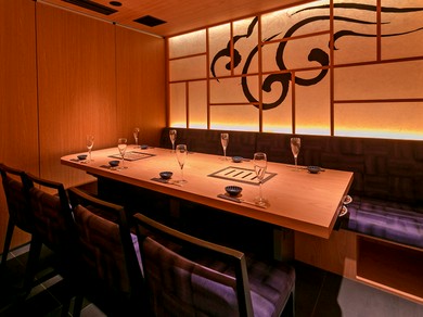 和モダン空間やガラス張りなど、大小の個室・半個室が10室以上