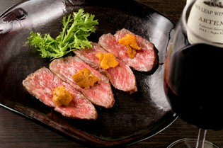 大地＆海の幸で魅せる傑作料理『黒毛和牛のローストビーフ』