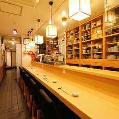 お二人で肩を並べて、カウンター割烹の醍醐味を愉しめる