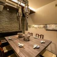 オトナ女子が集う街・表参道から徒歩圏内という立地も人気のポイント。ショッピングをした後や仕事帰りに焼肉女子会はいかがでしょう。忙しい日常を忘れ、ゆったりとくつろいで美食を堪能できます。