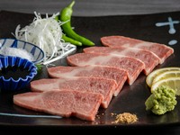 これが王道。黒毛和牛の肉と脂の旨味がバランスよく味わえる『特選黒毛和　牛上カルビ』