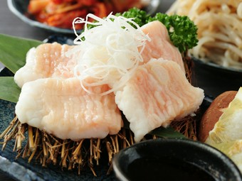 ジュワッと広がるたっぷりの脂を、ポン酢でさっぱりいただく『シマチョウ（脂付き大腸）』