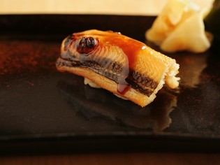 これぞ江戸前。店主自ら市場で目利きした“一番”の『穴子』