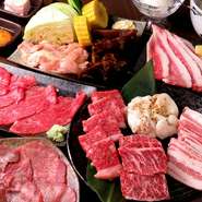 信頼のおける業者を介し、国産のものを中心に揃えられている食材。国産牛は産地にはこだわらず、その時に品質の良いものが厳選され揃えられています。ハラミやミスジ、ホルモンやウデなど、扱う部位は種類豊富。