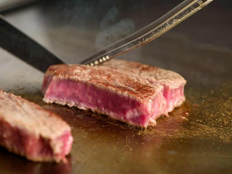 精肉店がプロデュース。鮮度抜群の「氷見牛」を堪能できる