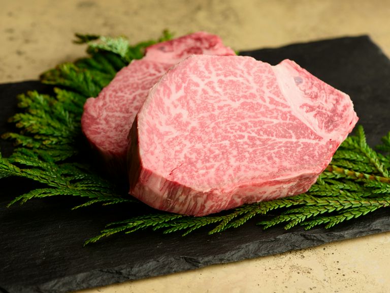 適度にサシが入り込み、ジューシーで柔らかい部位を堪能『氷見牛ヒレ』