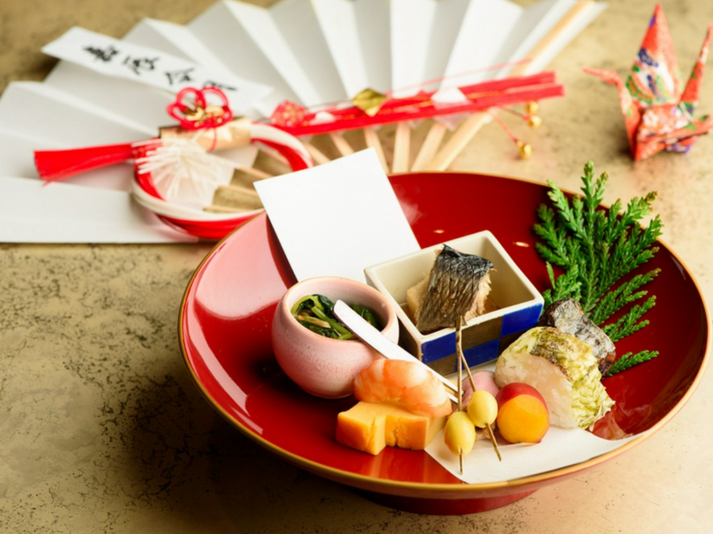 何が出てくるかはその日のお楽しみ、店の味が詰まった一皿『前菜盛り合わせ（鉄板コース）』