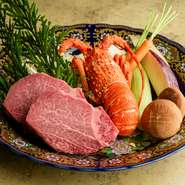 富山県に3店舗経営している精肉店がプロデュースした店なので、直営ならではの上質な肉が提供されています。鮮度抜群の「氷見牛」は、精肉店ならではの一頭買い。贅沢に味わえるコース料理はおすすめです。
