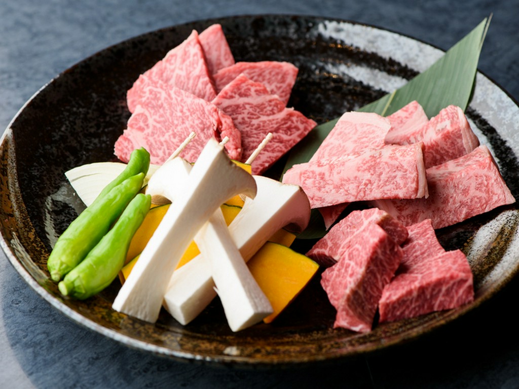 三種類の部位を食べ比べできる『牛屋3点盛り』
