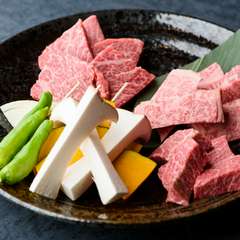 三種類の部位を食べ比べできる『牛屋3点盛り』