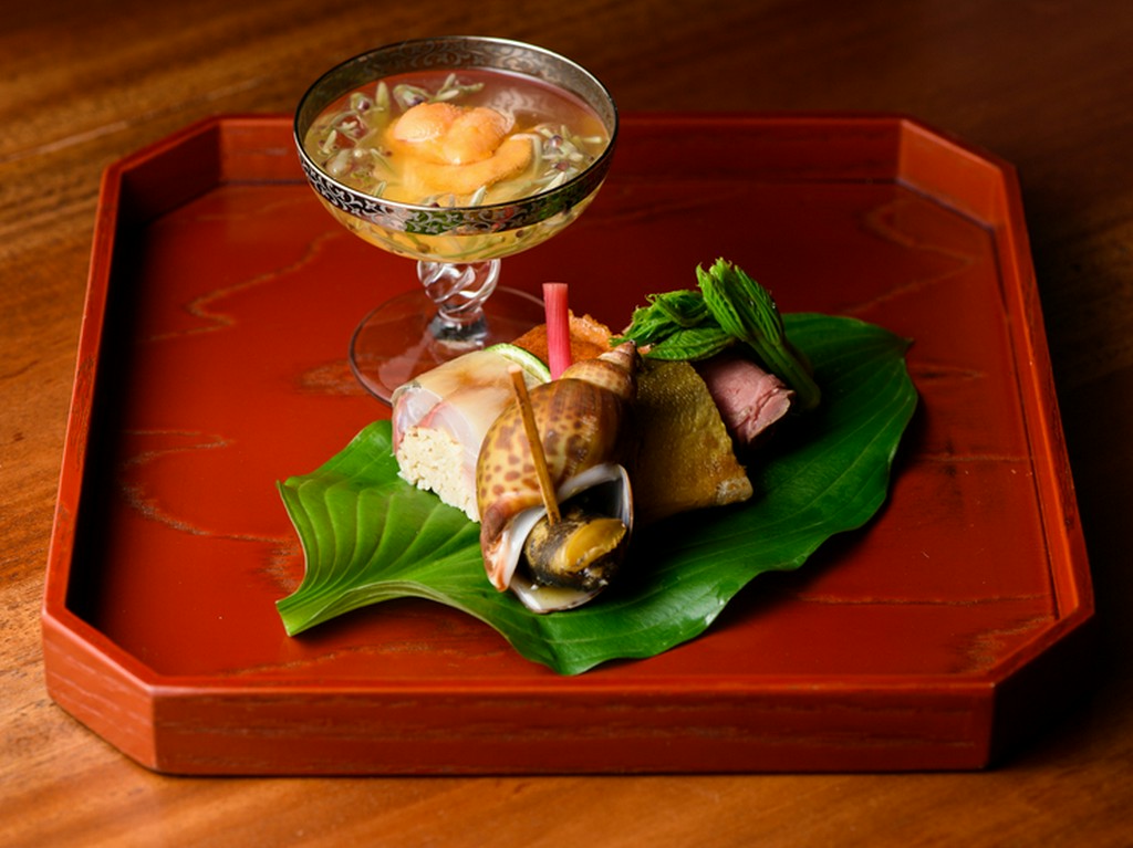 大人のデートや特別な日の食事にふさわしい、幸福感に満ちる美味