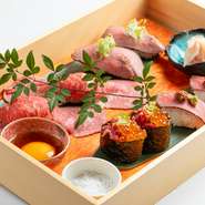 当店名物、肉寿司４種を２貫ずつ
一度に楽しめる一品。
違うお肉、違う味付け、飽きずに楽しめる。
見た目もフォトジェニックに。
圧倒的肉寿司をご堪能あれ。