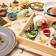 店自慢の料理を詰め込んだ、豪華コース。料理人のセンスが冴える料理を存分に堪能できるのが魅力です。牛タンや高級部位ヒレの熟成肉など、アラカルトとは一味違う、ワンランク上の素材をたっぷり味わえます。